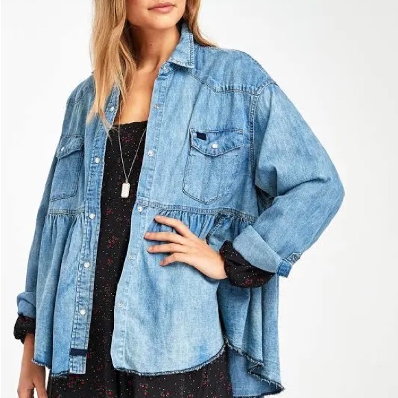 *NWT* FREE PEOPLE Dylan Babydoll Ruffle Buttondown in Chambray — XS - Picture 9 of 9